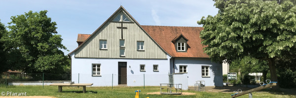 Blaues Haus der Gemeinde am Martin-Luther-Platz