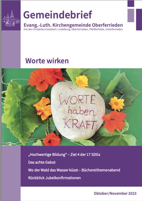 Kieselstein mit Aufschrift Worte haben Kraft von Blumen umgeben