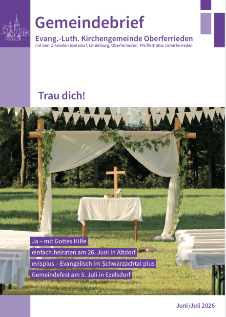 Hochzeitsaltar auf der grünen Wiese