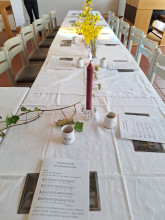 Der Tisch ist gedeckt zum Abendmahl